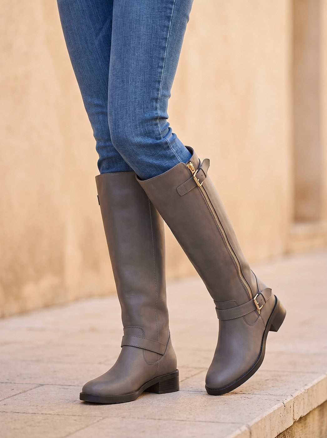 Women's Zip Up Buckle Tall Boots