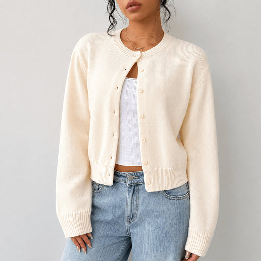 Women's Buttoned Short Knit Cardigan with Clean Finish