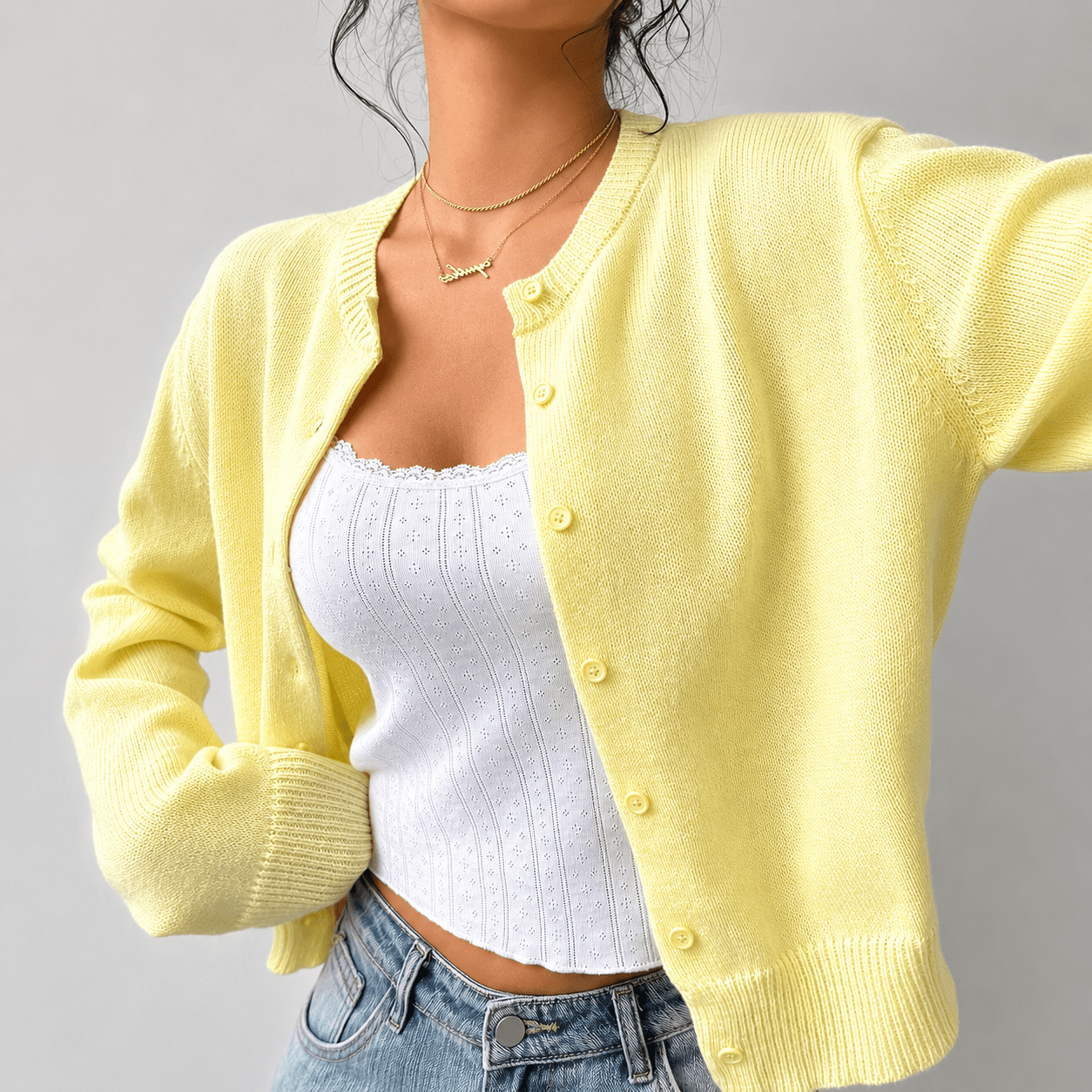 Women's Buttoned Short Knit Cardigan with Clean Finish