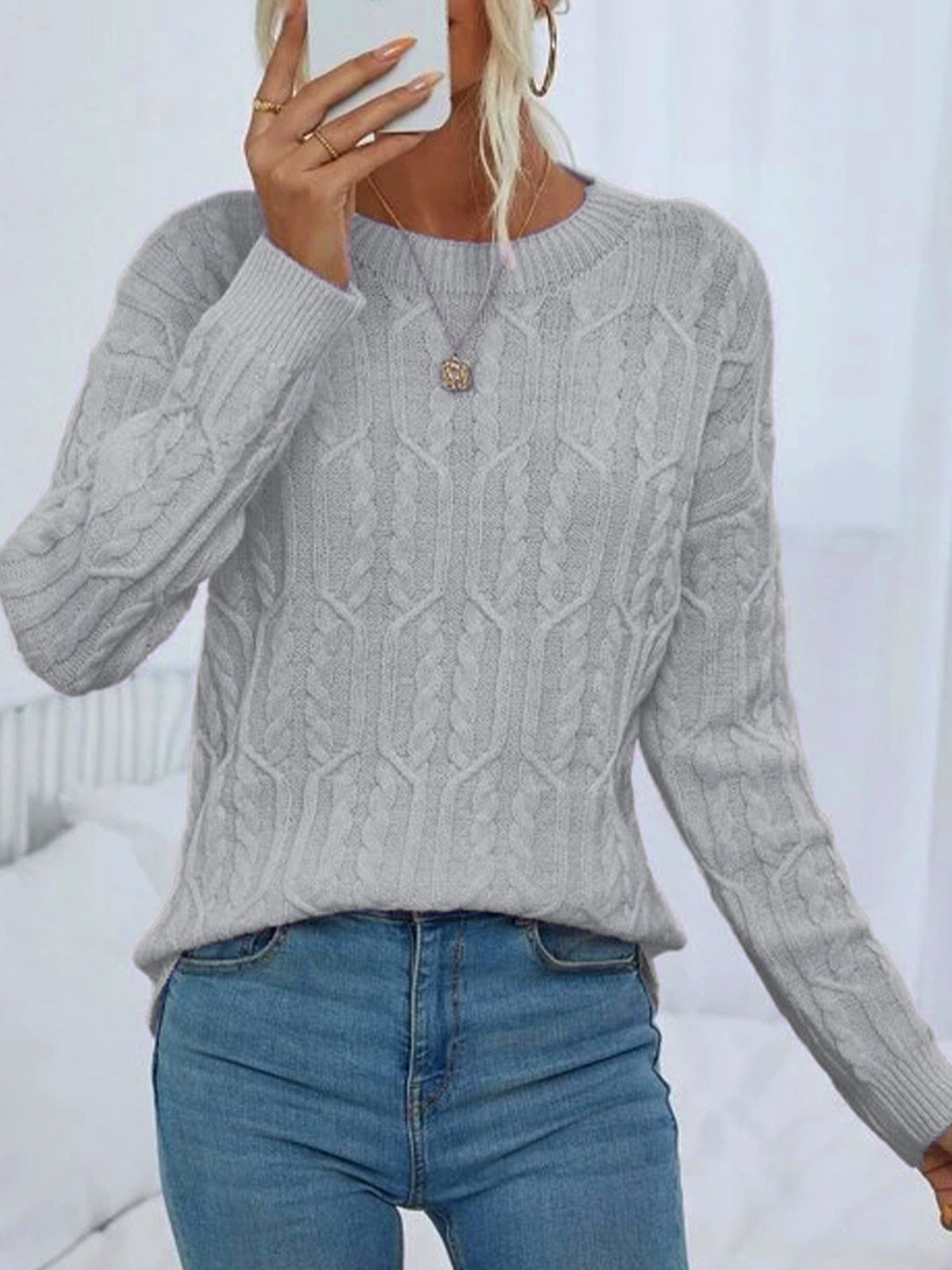 Women's Knitted Jumper with Twisted Pattern and Round Neckline