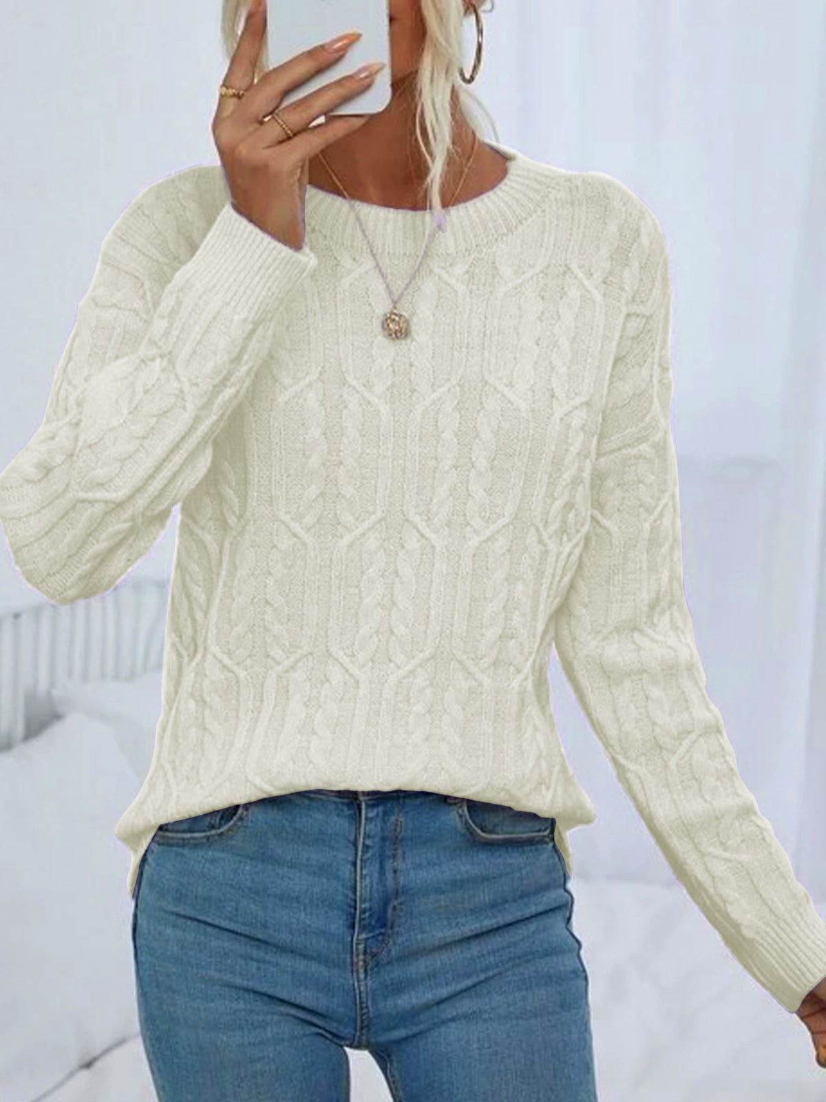 Women's Knitted Jumper with Twisted Pattern and Round Neckline