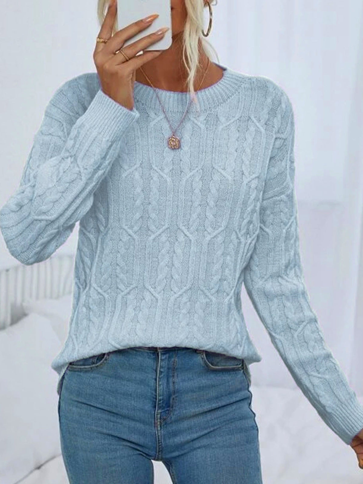 Women's Knitted Jumper with Twisted Pattern and Round Neckline