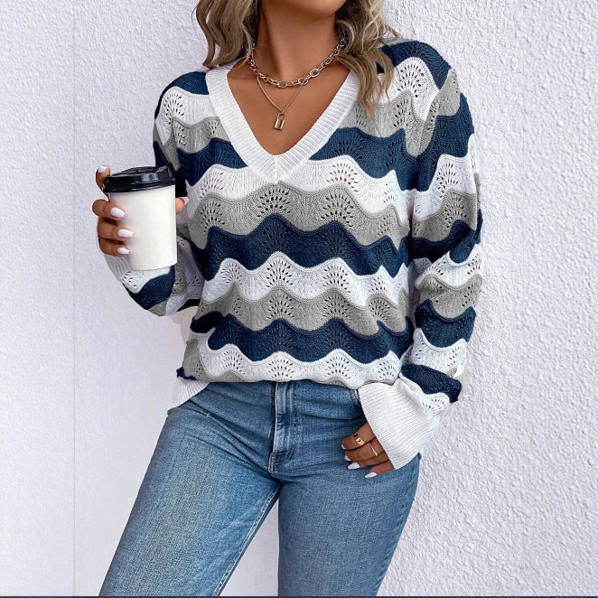 Women's Lightweight V-Neck Jumper with Zigzag Pattern