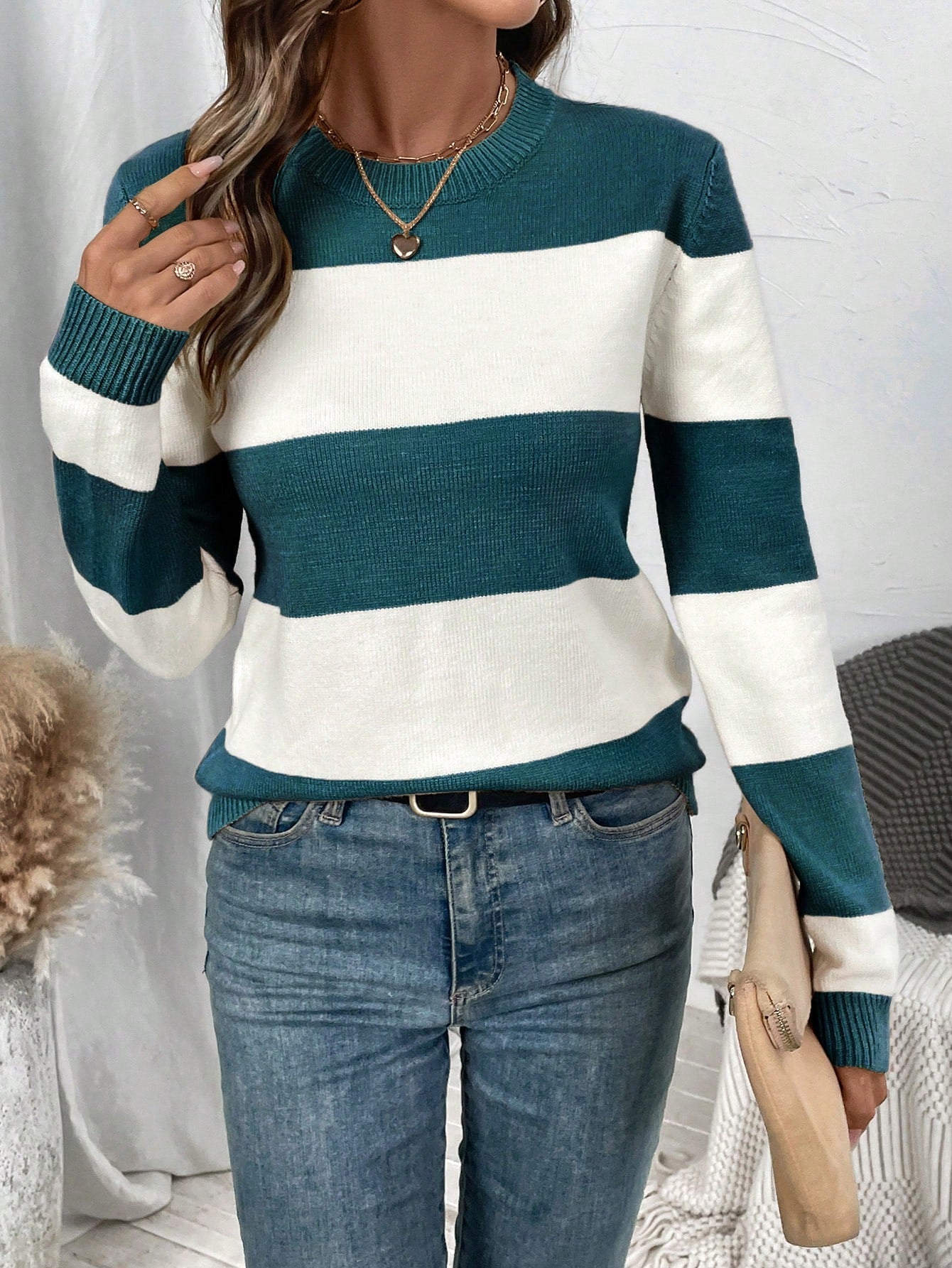Women's Long-Sleeved Striped Jumper with Round Neckline