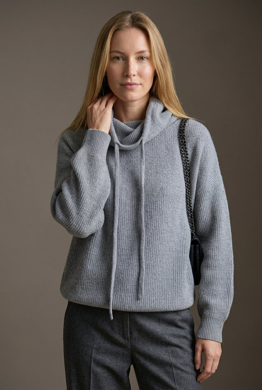Women's Long Sleeve Hooded Jumper in Fine Knit Material