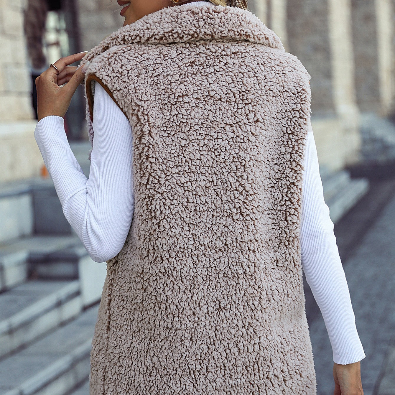 Women's Sleeveless Hooded Cardigan with Pockets and Buttoned Closure