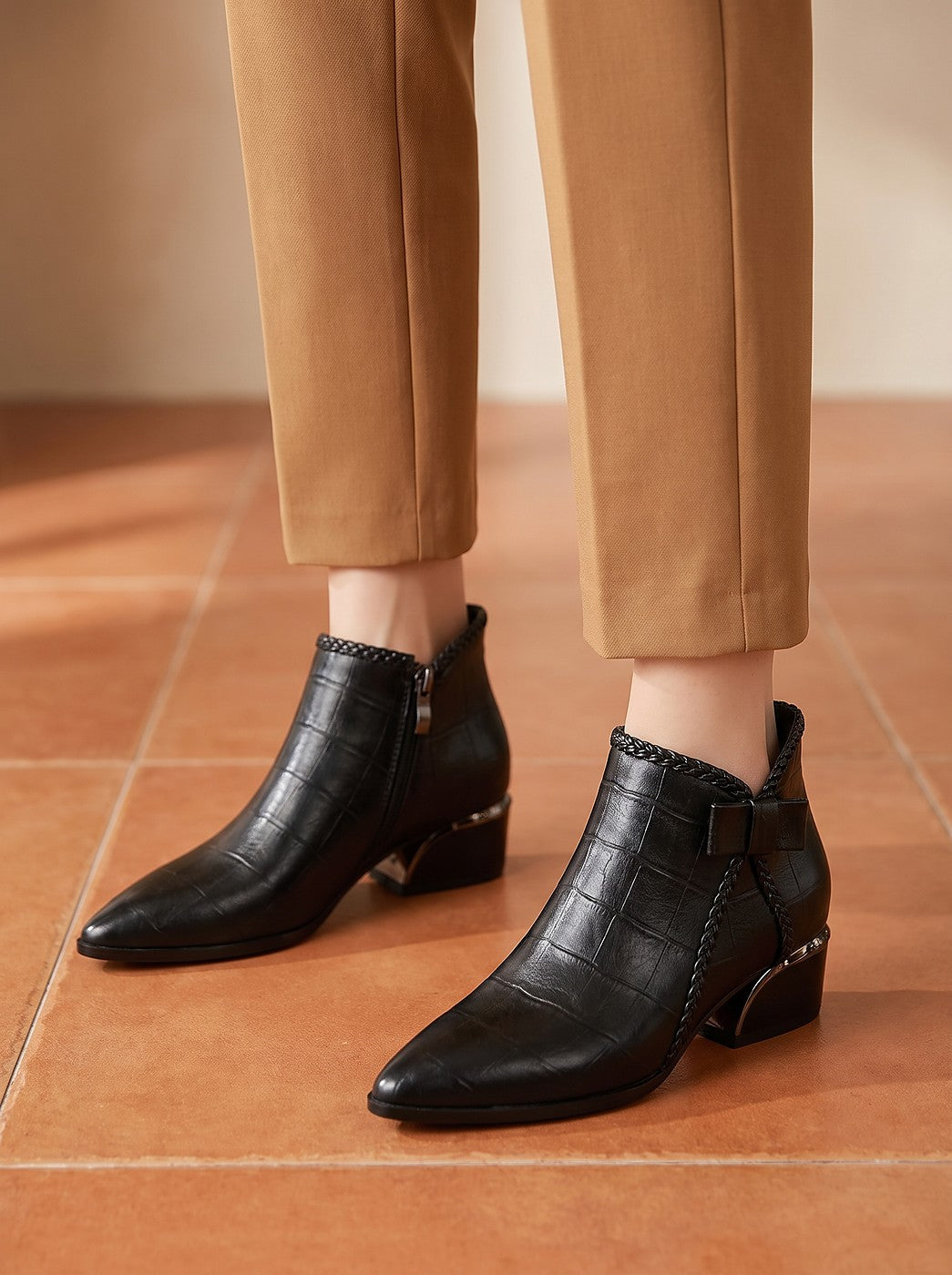 Women's Wide Fit Pointed Heeled Boots